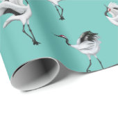 Tanzender Japaner streckt Packpapier (Rolleneckpunkt)