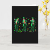 Tanzender Trump St. Patrick's Day Karte (Gelbe Blume)
