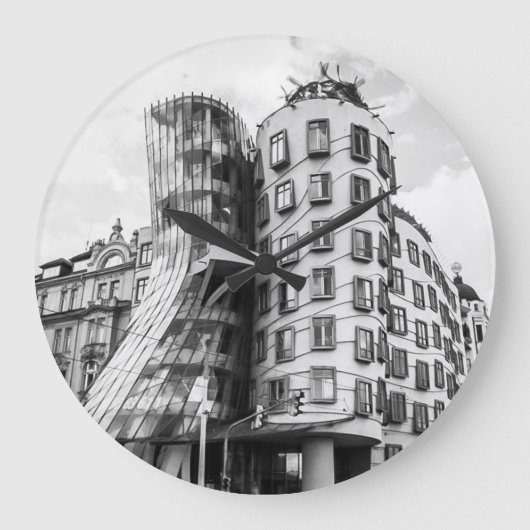 Tanzendes Gebäude in Prag Große Wanduhr (Vorderseite)