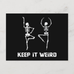 Tanzendes Skelett 'Keep It Weird' Einladungspostkarte