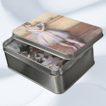 Tänzer bei der Bar von Edgar Degas, Vintages Balle Puzzle<br><div class="desc">Der Tänzer auf der Bar (1880) von Edgar Degas ist ein Vintager Impressionismus feines Portraitgemälde mit einer Ballerina, die vor einer Aufführung an der Bar spielt. Über den Künstler: Edgar Degas (1834-1917) gilt als einer der Gründer des Impressionismus, obwohl er lieber Realismus und als Realist bezeichnet werden. Degas wird besonders...</div>