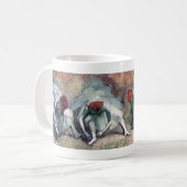 Tänzer, die ihre Schuhe binden, Edgar Degas Kaffeetasse (Vorderseite Links)
