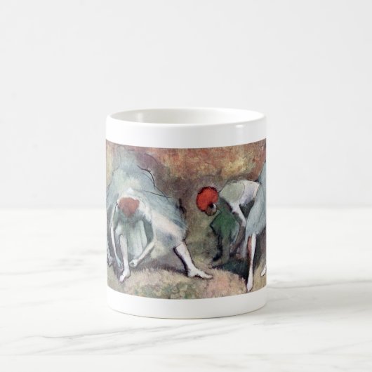 Tänzer, die ihre Schuhe binden, Edgar Degas Kaffeetasse (Mittel)