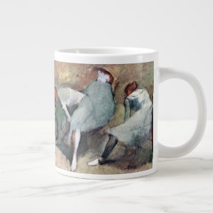 Tänzer, die von Edgar Degas ihre Schuhe schnappen Jumbo-Tasse