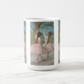 Tänzer in Pink Edgar Degas Kaffeetasse (Mittel)