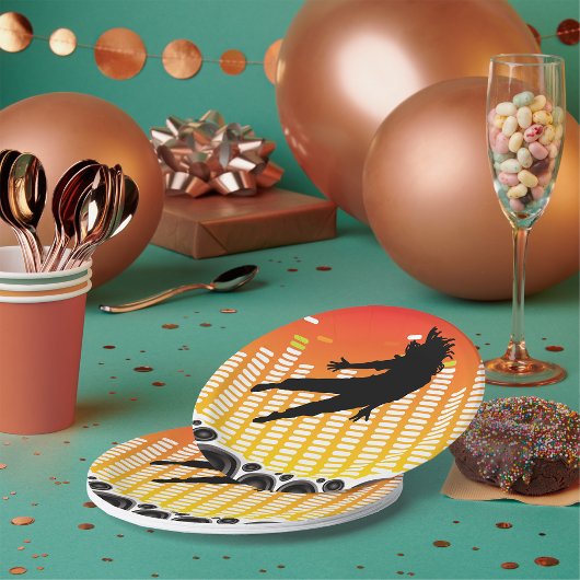 Tänzer und Lautsprecher Pappteller