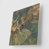 Tänzer vier entgasen vorbei quadratische Uhr (Winkel)