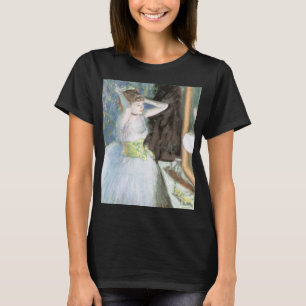 Tänzerin in ihrem Ankleideraum von Edgar Degas T-Shirt