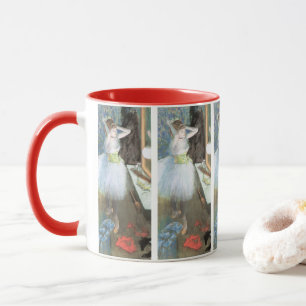 Tänzerin in ihrem Ankleideraum von Edgar Degas Tasse