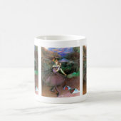 Tänzerin mit Bouquets von Degas Kaffeetasse (Mittel)