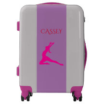 Tanzkoffer in lila/rosa mit dem Namen vorhanden.