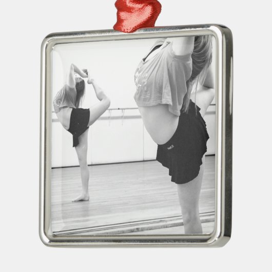 Tanzmädchen Ornament Aus Metall (Links)