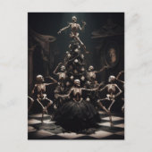 Tanzmakabre Weihnachten Skelette um den Baum Postkarte (Vorderseite)