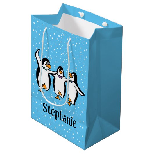 Tanzpinguine Design Mittlere Geschenktüte (Vorderseite Schrägansicht)
