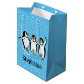 Tanzpinguine Design Mittlere Geschenktüte (Rückseite Schrägansicht)