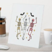 Tanzskeleton Halloween Sockelschild (In Situ)