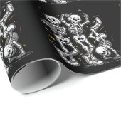 Tanzskelette TanzChallenge Halloween Geschenkpapier (Rolleneckpunkt)