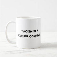Taoismus in einer Clownkostüm-Tasse