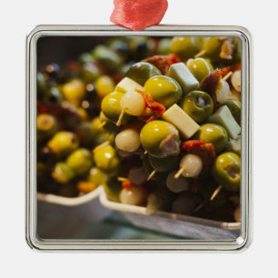 Tapas aus gefüllten Oliven Silbernes Ornament