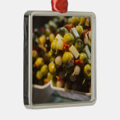 Tapas aus gestopften Oliven Silbernes Ornament (Rechts)