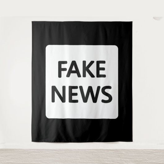 TAPESTRE - FAKE NEWS WANDTEPPICH (Vorderseite)