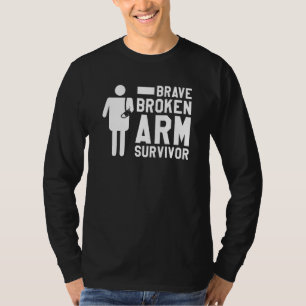 Tapferer Überlebender mit gebrochenem Arm Knochenv T-Shirt
