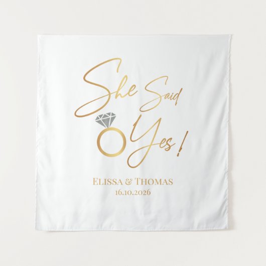 Tapiz Sie sagte ja! Verlobte Hochzeitsszenario Wandteppich (Vorderseite)