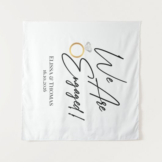 Tapiz We Are Engaged! Backdrop Wandteppich (Vorderseite (Horizontal))