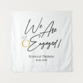 Tapiz We Are Engaged! Backdrop Wandteppich (Vorderseite)