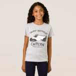 Tappy Happy Birthday Personalisiert Gestochen Danc T-Shirt<br><div class="desc">Das Tee-Shirt zeigt eine originelle Marker-Illustration eines schwarz-weißen Oxford-stich-Tanzschuhs mit TAPPY BIRTHDAY in einem lustigen Schriftart. Ideal für Ihren Lieblings-Tänzer oder Tanzlehrer! Personalisieren Sie sich einfach mit Ihren Party-Informationen. Sehen Sie nicht, wonach Sie suchen? Brauchen Sie Hilfe bei der Anpassung? Klicken Sie auf "rebeccaheartsny" (obere rechte Ecke) und dann auf...</div>