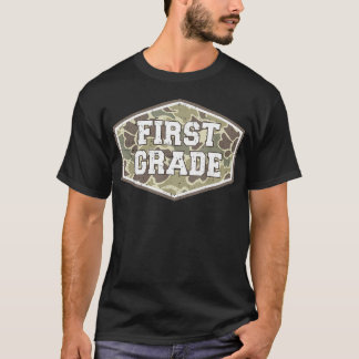 Tarnung Erste Klasse Junge Hallo 1. Klasse Tarnung T-Shirt