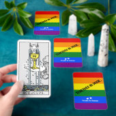 Tarot-Regenbogenflagge zusammen mit LGBT in einem  Spielkarten (InSitu)