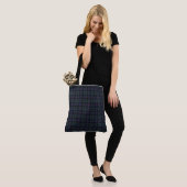 Tartan All-over-Print Tote Bag, groß Tasche (Am Model)
