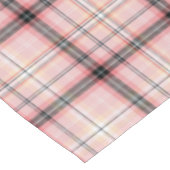 Tartan Kariert in Rosa, Pfirsich, Schwarz und Weiß Tischdecke (Schrägansicht)