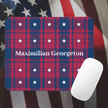 Tartan Kariert - Patriotic - Red Blue White Stars Mousepad<br><div class="desc">Personalisiertes,  kariertes Mauspad in altem Glanzrot,  altem Glorienblau und weißen Sternen. Kann für fast jeden Anlass begabt werden und ist geschlechts- und altersneutral.</div>