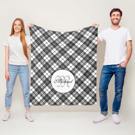 Tartan pattern Christmas Schwarz-weiß Monogram Fleecedecke (Beispiel)