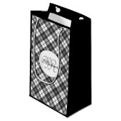 Tartan pattern Christmas Schwarz-weiß Monogram Kleine Geschenktüte (Vorderseite Schrägansicht)