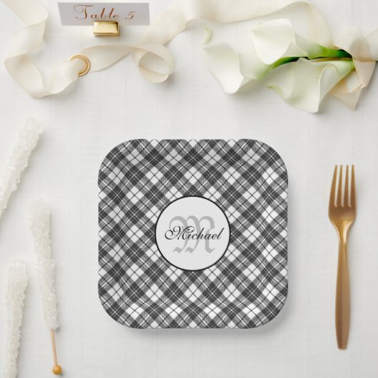 Tartan pattern Christmas Schwarz-weiß Monogram Pappteller (Hochzeit)