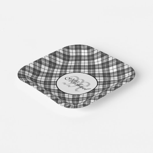 Tartan pattern Christmas Schwarz-weiß Monogram Pappteller (Gewinkelt)