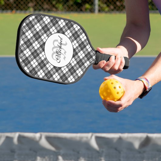Tartan pattern Christmas Schwarz-weiß Monogram Pickleball Schläger (InSitu)
