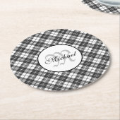 Tartan pattern Christmas Schwarz-weiß Monogram Runder Pappuntersetzer (Angewinkelt)