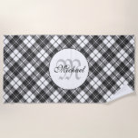 Tartan pattern Christmas Schwarz-weiß Monogram Strandtuch<br><div class="desc">Monogram Personalize mit Ihrem benutzerdefinierten Initial und Namen. Weihnachten Weihnachten Weihnachten Weihnachten Weihnachten Schwarz-weiße elegante Linien geometrische coole Spaß klassische Eleganz Weihnachten,  Tartan,  Muster,  Feiertage,  Weihnachten,  Schwarz-Weiß,  elegant,  Linien,  geometrisch,  cool,  lustig,  klassisch,  elegant</div>