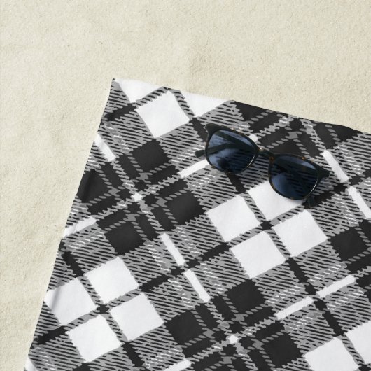 Tartan pattern Christmas Schwarz-weiß Monogram Strandtuch (Beispiel)