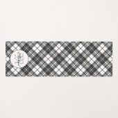 Tartan pattern Christmas Schwarz-weiß Monogram Yogamatte (Vorderseite (Horizontal))