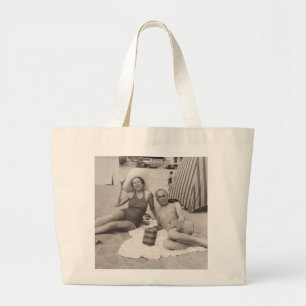 Tasche am Strand mit einem Vintage-Plakat