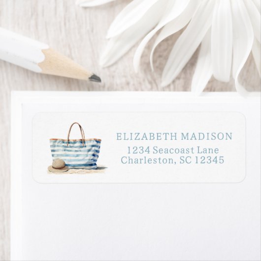 Tasche am Strand zwischen blau und weiß Streifen (Insitu)