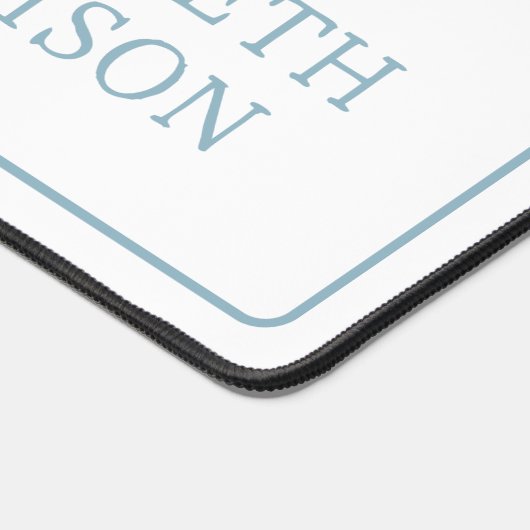 Tasche am Strand zwischen blau und weiß Streifen Schreibtischunterlage (Ecke)