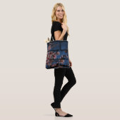 Tasche aus Blauziegeln und Blüten (Am Model)