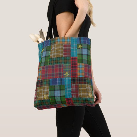 Tasche des Kreuzes in Torr Fionn Tartan Quilt (Von Nahem)