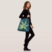 Tasche Fraktal Blume Blaue Palette (Am Model)